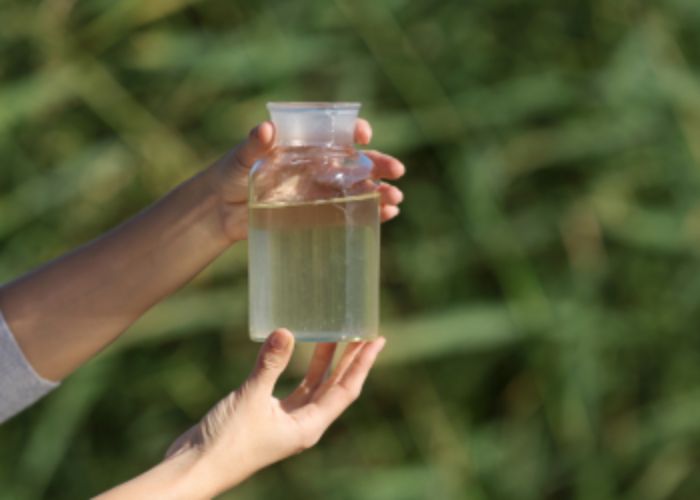 Trabalhamos com métodos eficazes para a Identificação de poluentes, toxinas e impurezas que prejudicam a saúde capilar, prevenindo a queda, alopecia e cuidando da saúde capilar completa.